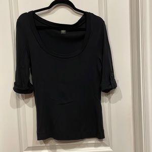 Ladies top. Scoop neck.